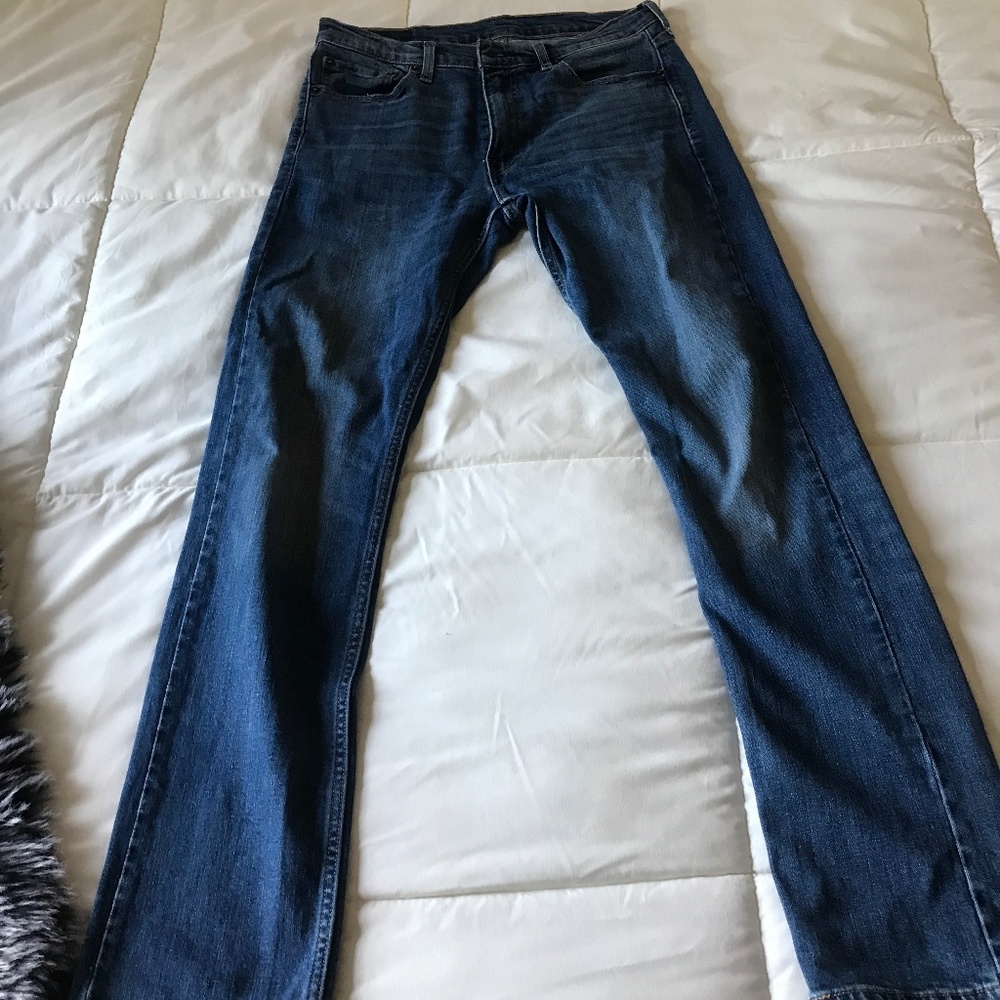 Men’s Levi slim leg jeans